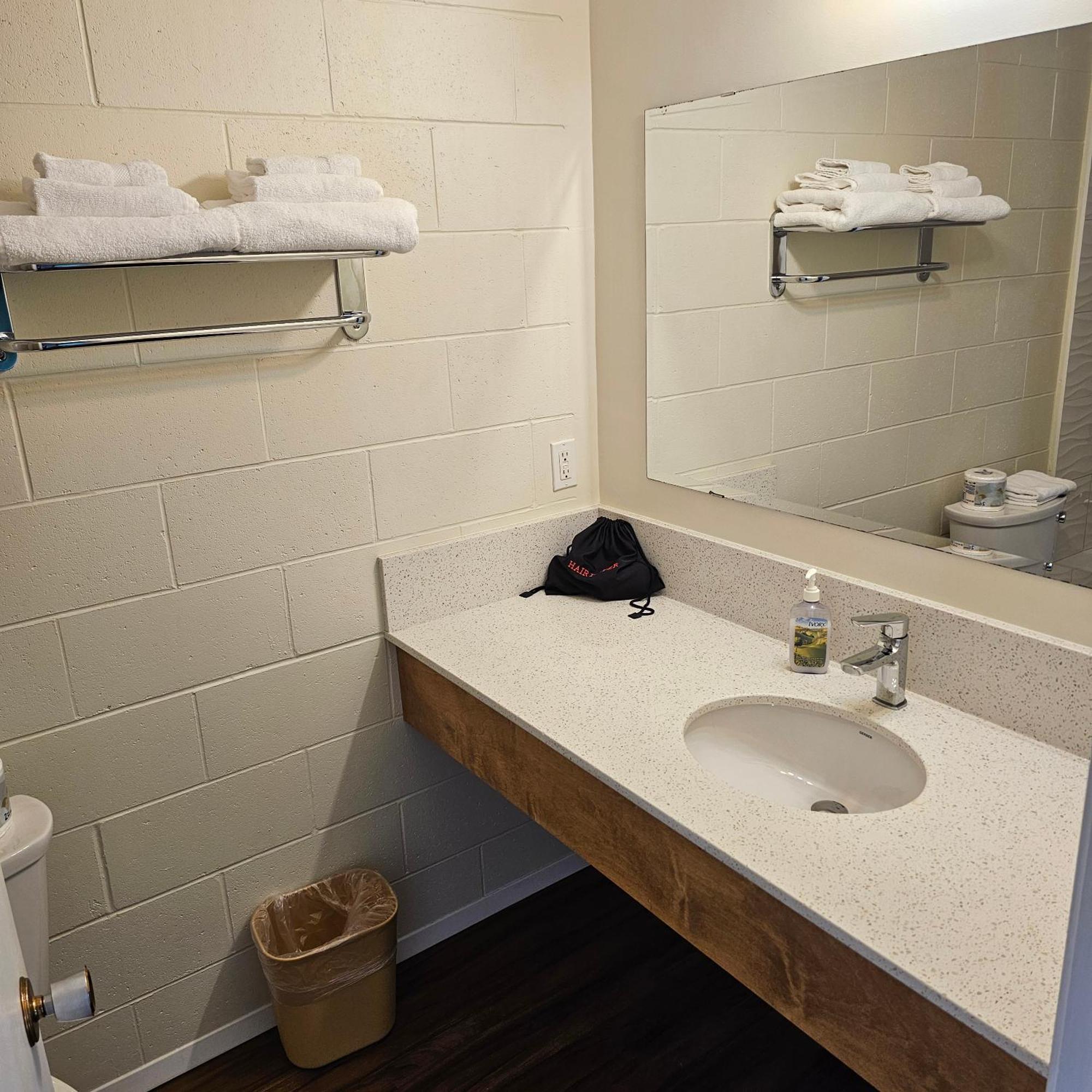 Pacific Rim Motel Ucluelet Dış mekan fotoğraf
